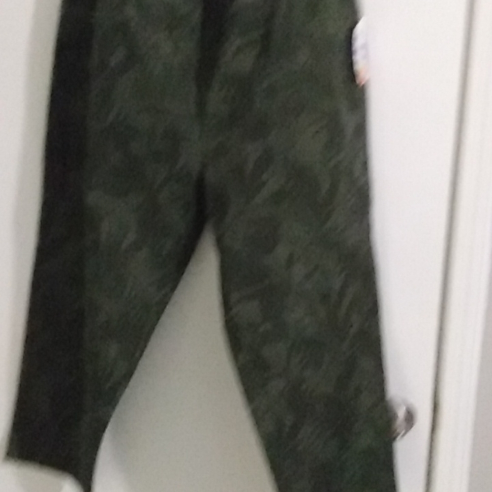 Style & co. Green  tropic  palm life 18 size Capri